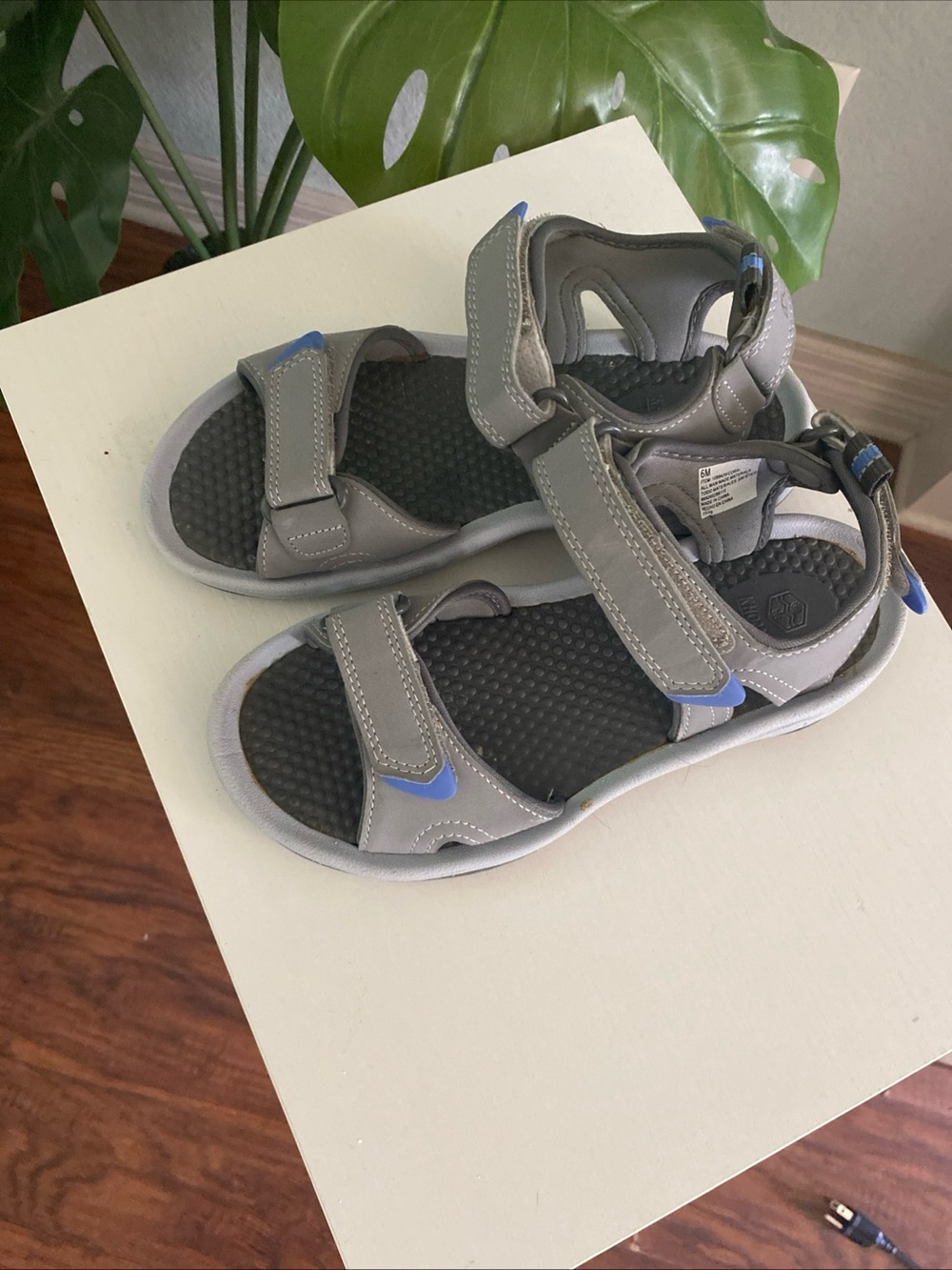 Khombu Women's River Sandals i size 6 - Picture 2 of 9